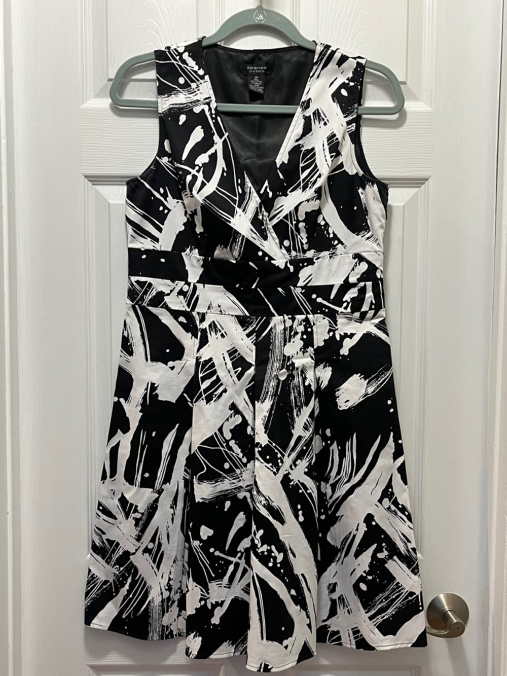 Spense Black and White Abstract Print Sleeveless Dress